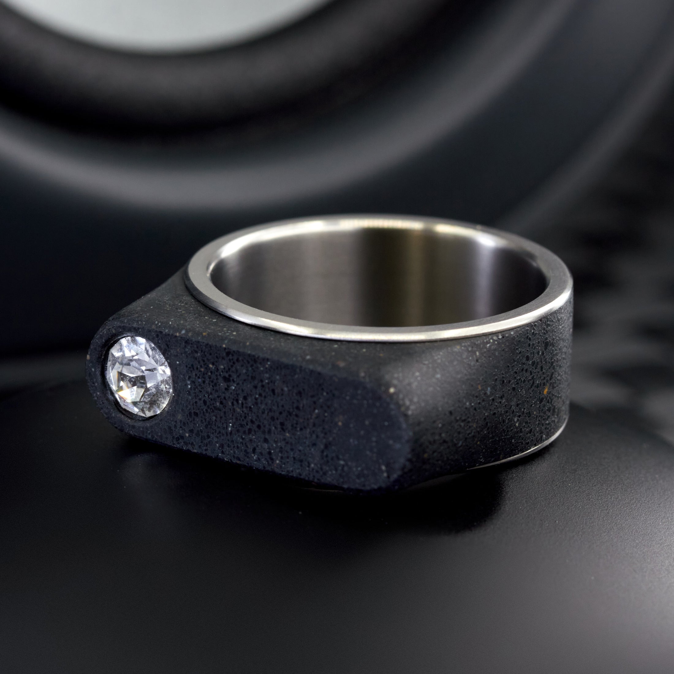 RING NEO BLACK + CRYSTAL