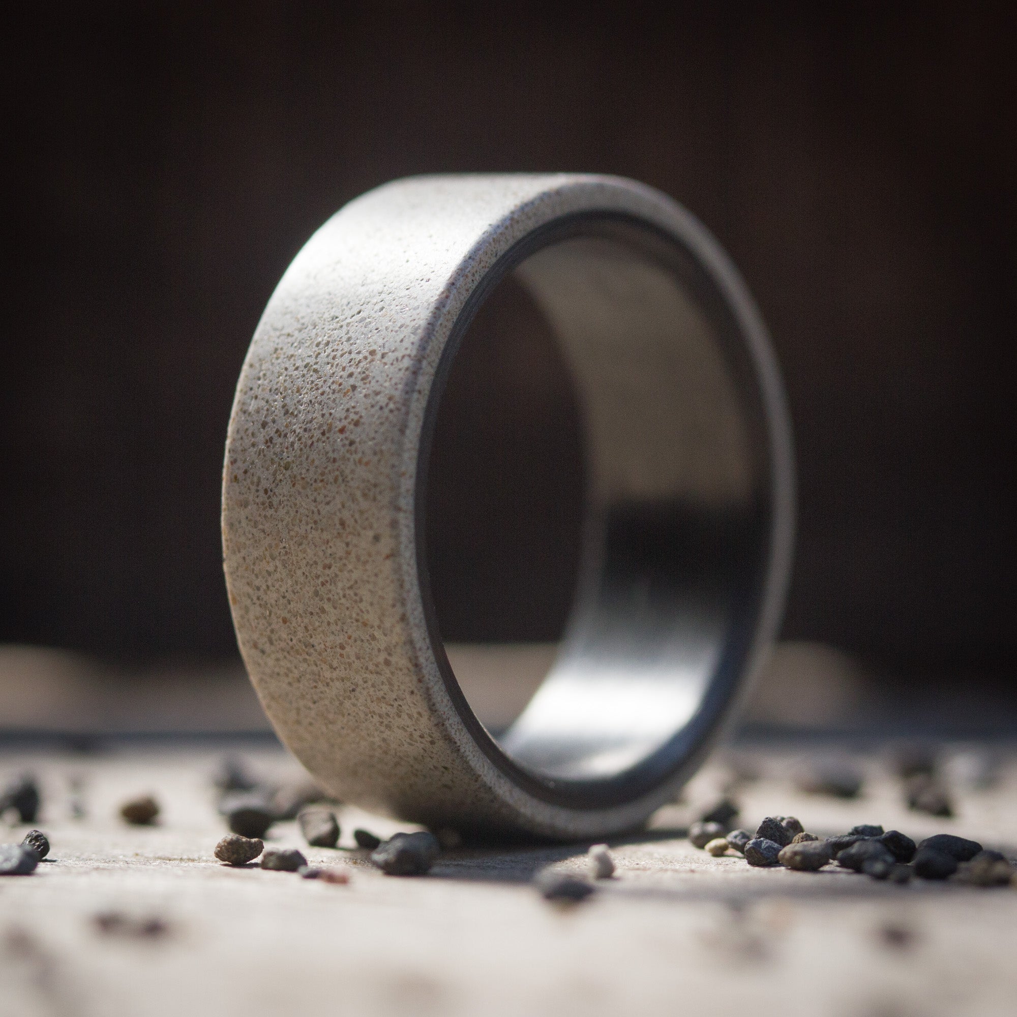 Gray concrete & carbon fiber men ring